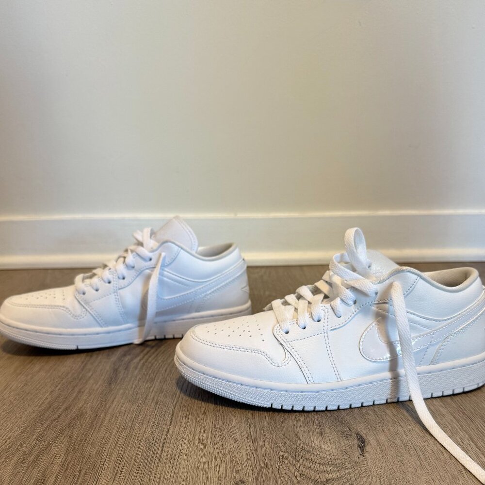 🚨MUST GO ASAP🚨Air Jordan 1 Low — Triple White — Women’s 8 (Men's 6.5)